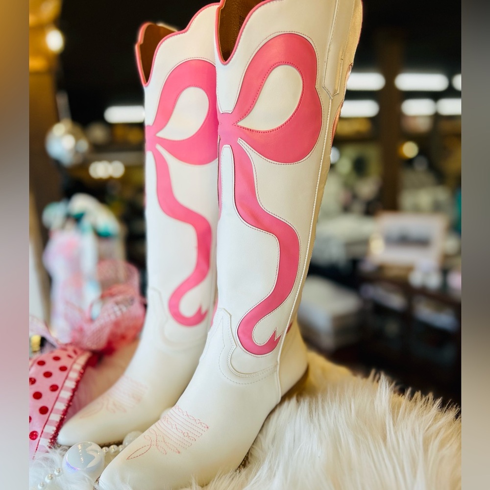 White Cowgirl Boots with Pink bow beast fashion (Cocci) not from shein - Picture 2 of 2